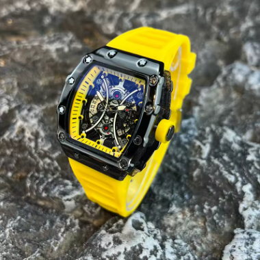 Reloj con correa amarillo